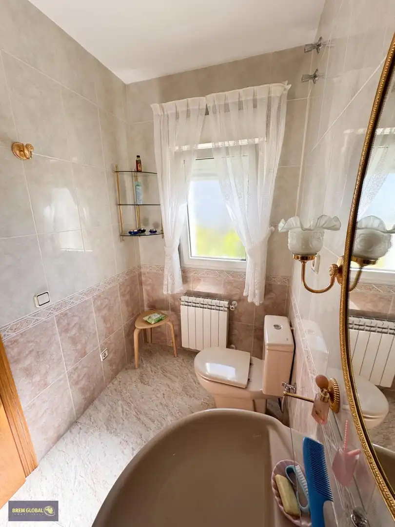 Bathroom of Houses for sale in La Cabrera  with Heating, Private garden and Swimming Pool