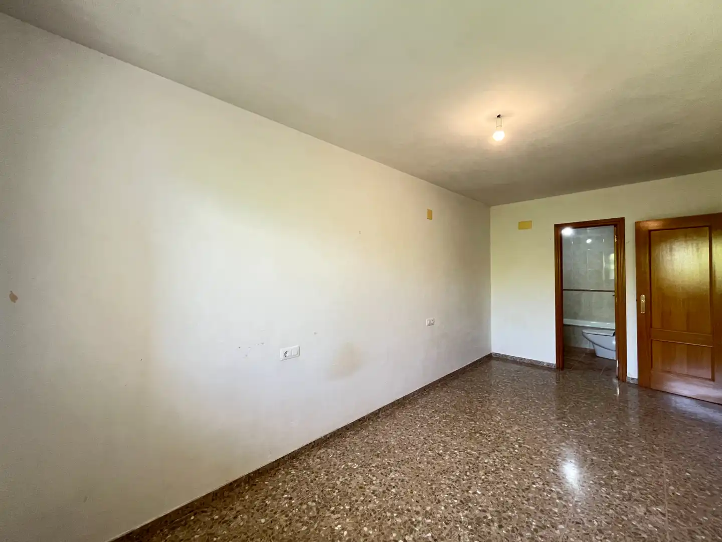 Bedroom of Flat for sale in Faura  with Air Conditioner and Oven