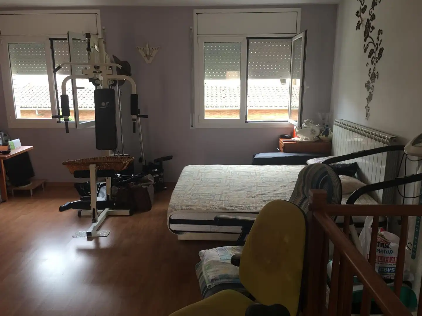 Dormitori de Casa adosada en venda en Salt amb Aire condicionat, Calefacció i Jardí privat