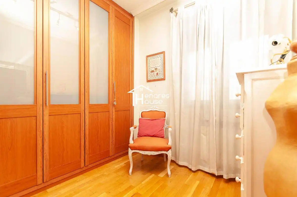 Habitación de Dúplex en venta en Alcalá de Henares con Aire acondicionado, Calefacción y Parquet