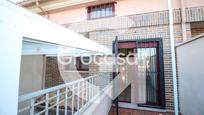 Vista exterior de Casa adosada en venda en Sagunto / Sagunt amb Aire condicionat, Calefacció i Terrassa
