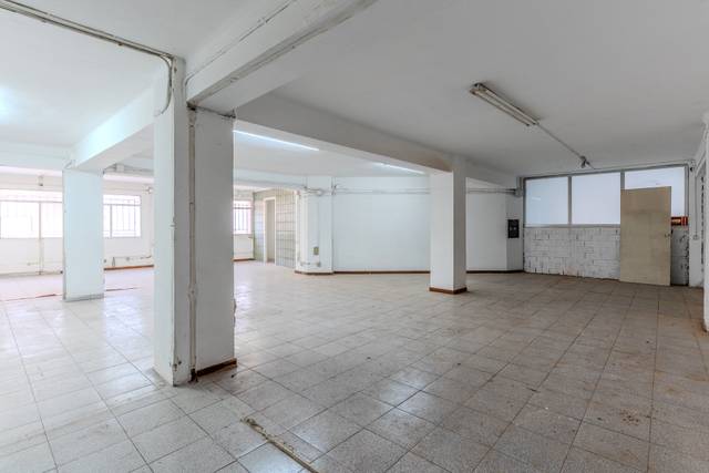 Nave industrial en Venta en Carrer Miquel Romeu en Centre