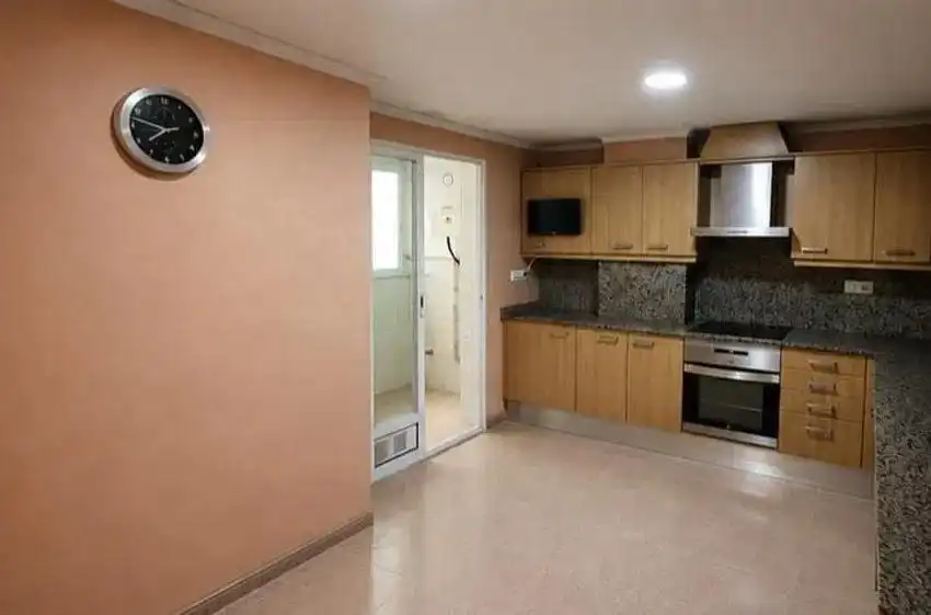 Flat for sale in Calle ENRIC VALOR, País Valencià