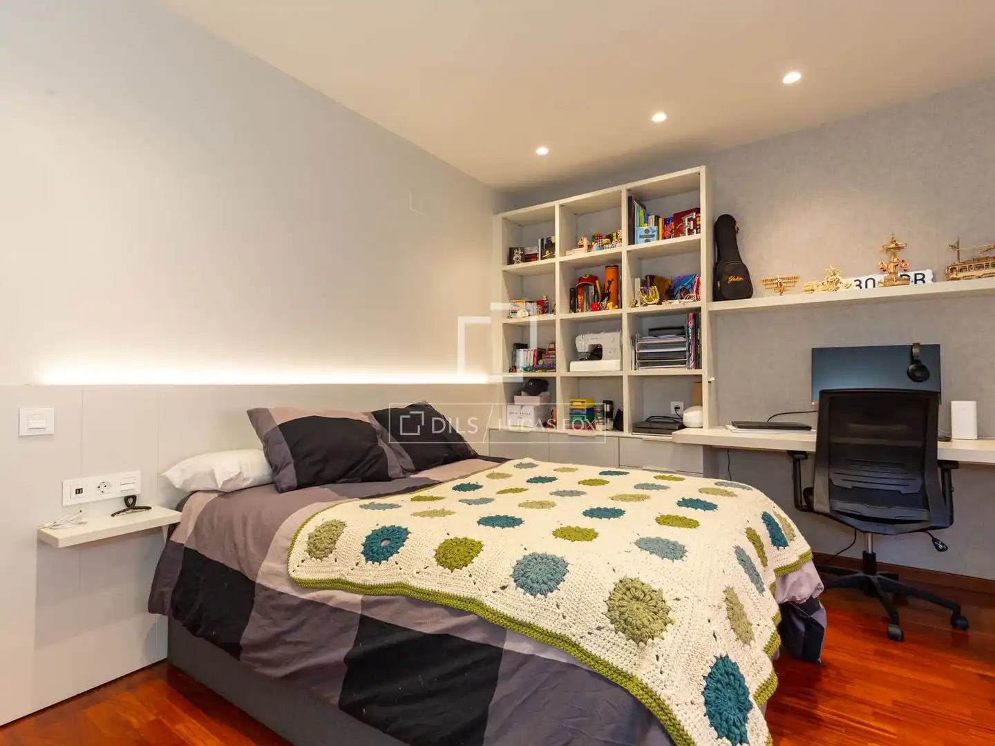 Bedroom of Flat for sale in Sant Joan Despí  with Air Conditioner