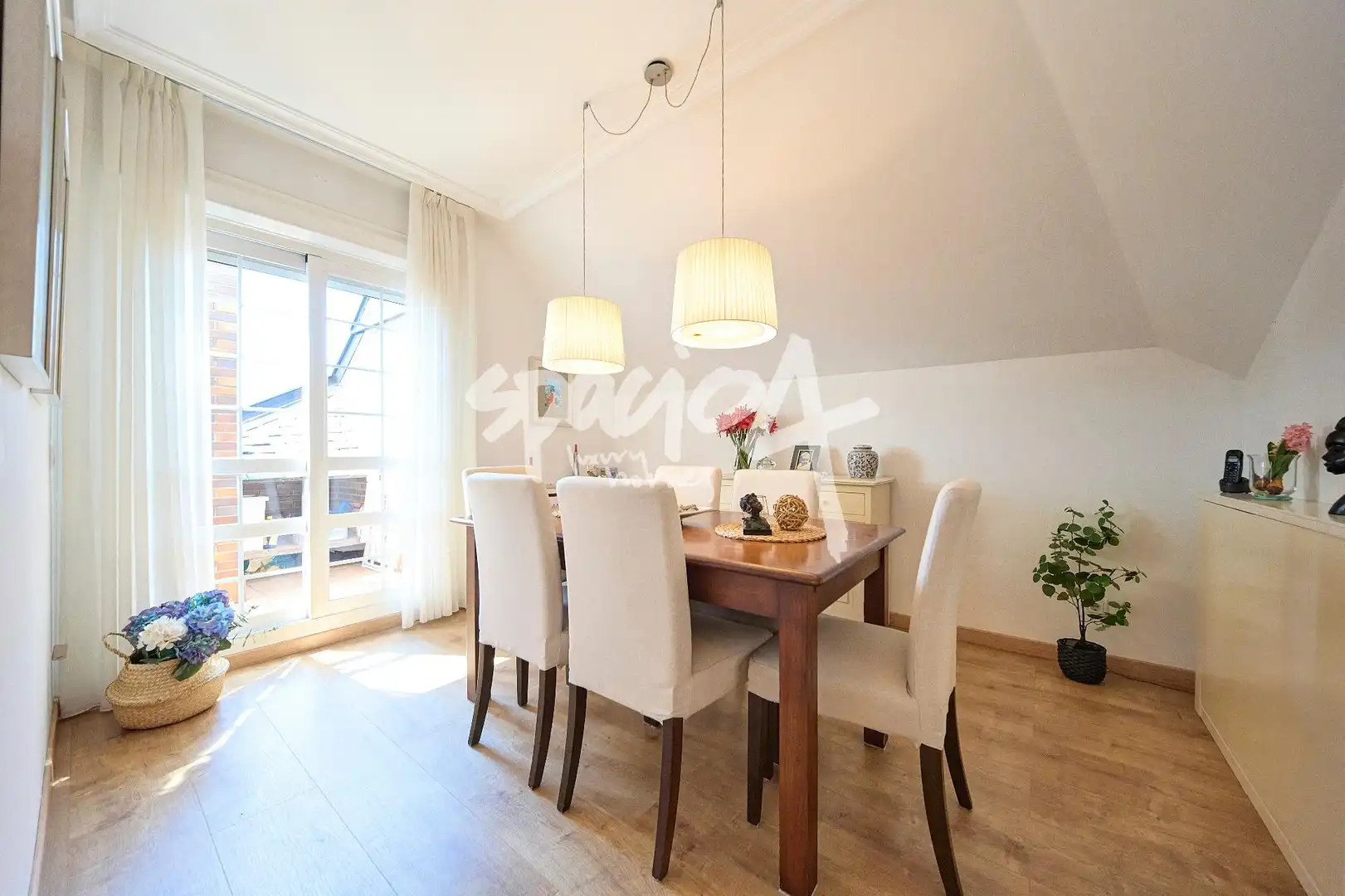 Esszimmer von Dachboden zum Verkauf in Majadahonda mit Heizung, Terrasse und Abstellraum