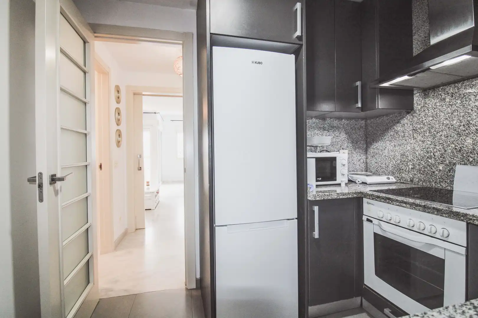 Kitchen of Flat for sale in Estepona  with Air Conditioner, Heating and Terrace