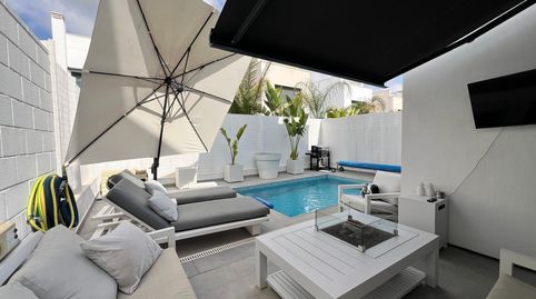 Moderna Villa de 3 Dormitorios con Piscina Privada y Solárium en Venta en Orihuela Costa, Costa Blanca Sur