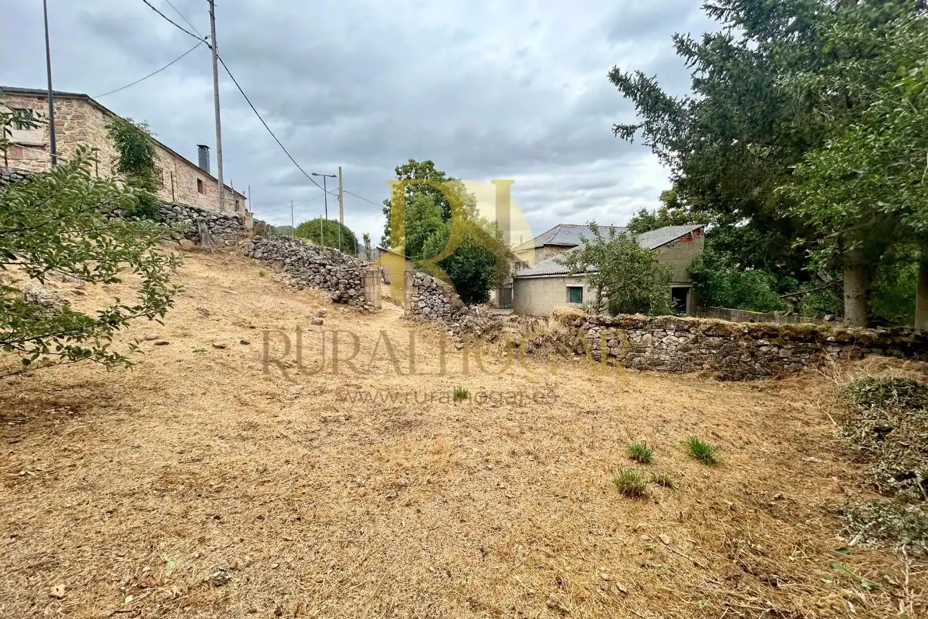 Casa adosada en venta en Cabrillanes con Calefacción, Jardín privado y Amueblado