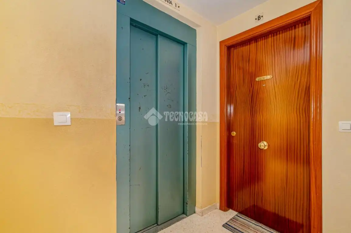 Piso en venta en Lucena con Aire acondicionado