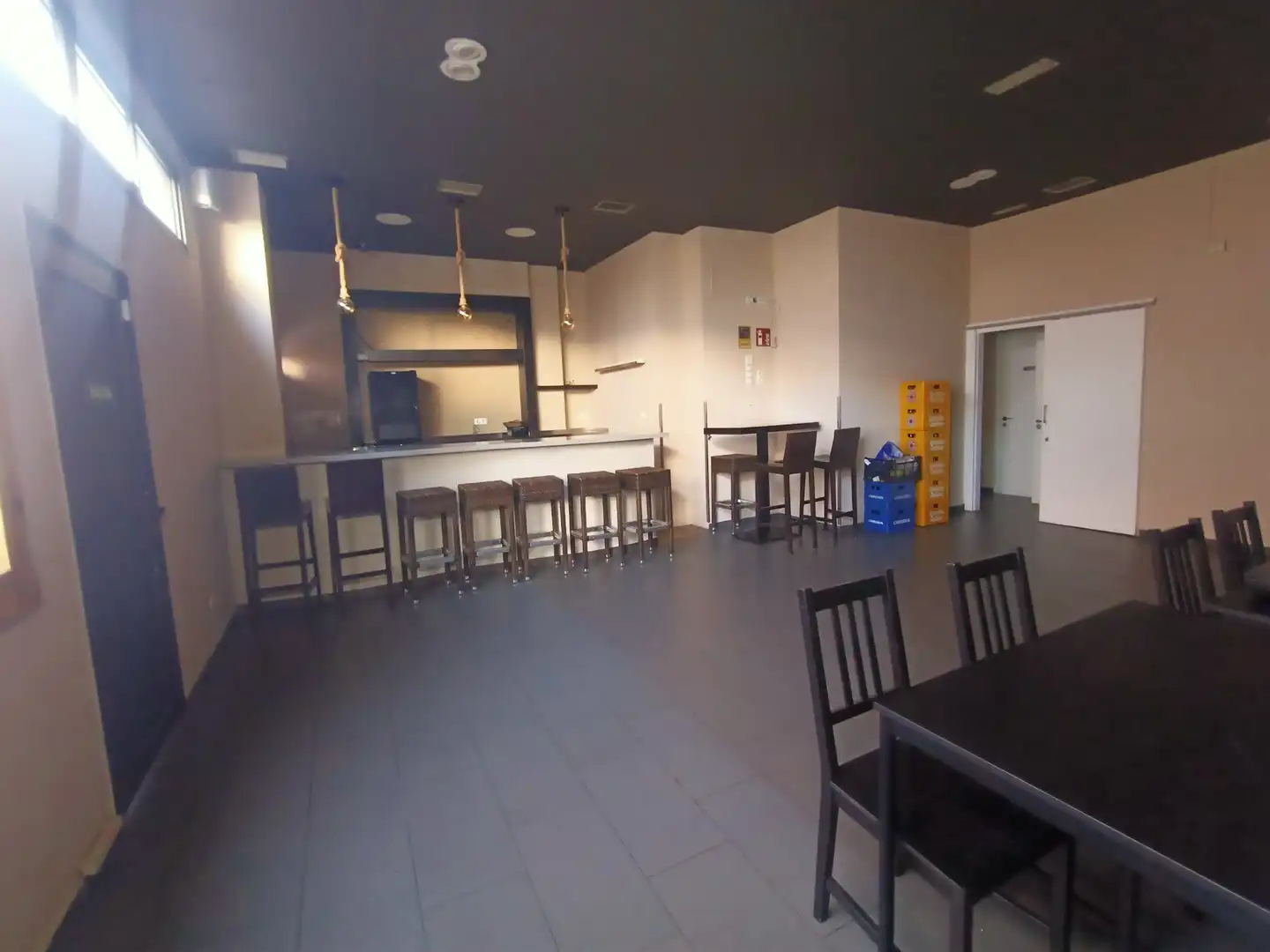 Cuina de Local de lloguer en A Coruña Capital  amb Terrassa i Moblat