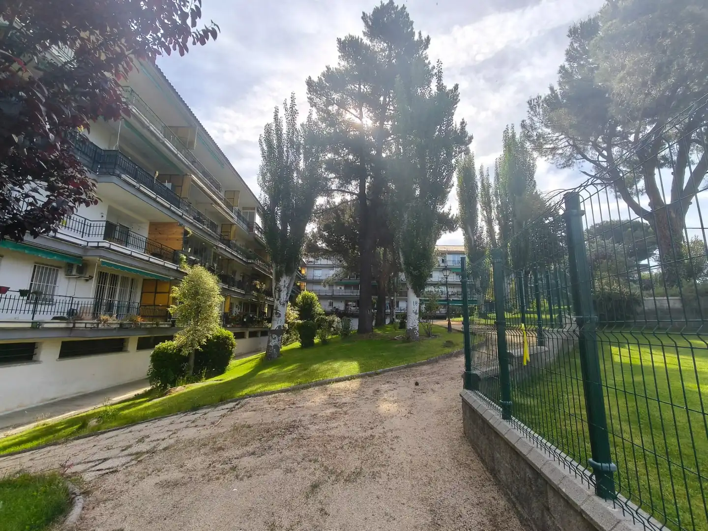 Vista exterior de Apartamento en venta en Collado Villalba con Calefacción y Piscina comunitaria