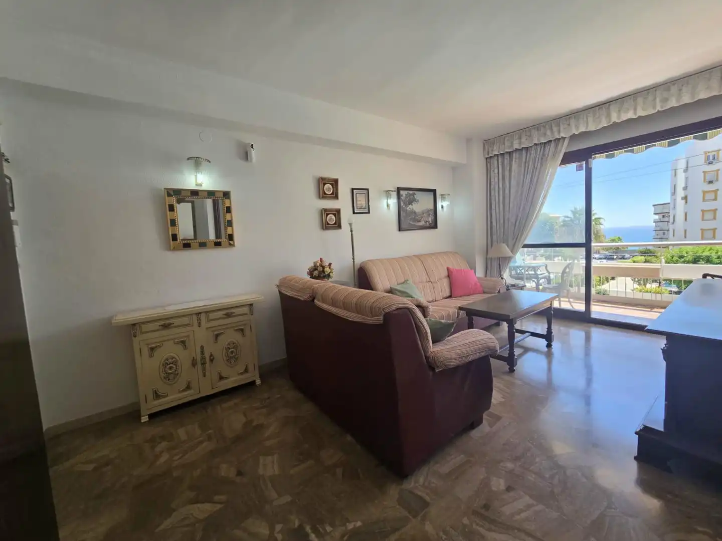 Sala d'estar de Pis en venda en Torremolinos amb Terrassa, Moblat i Piscina comunitària