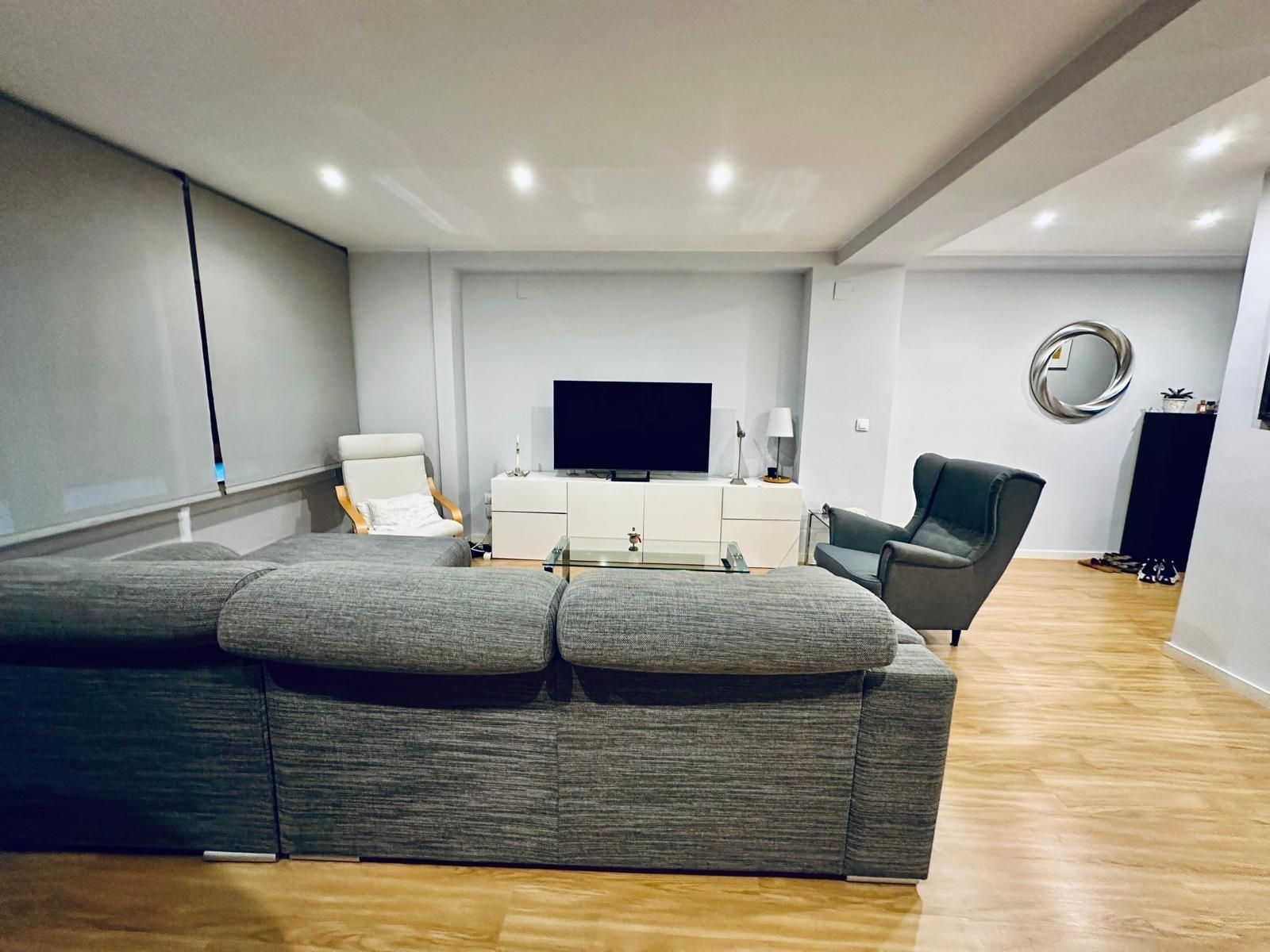 Flat for sale in  Valencia Capital  with Air Conditioner and Balcony