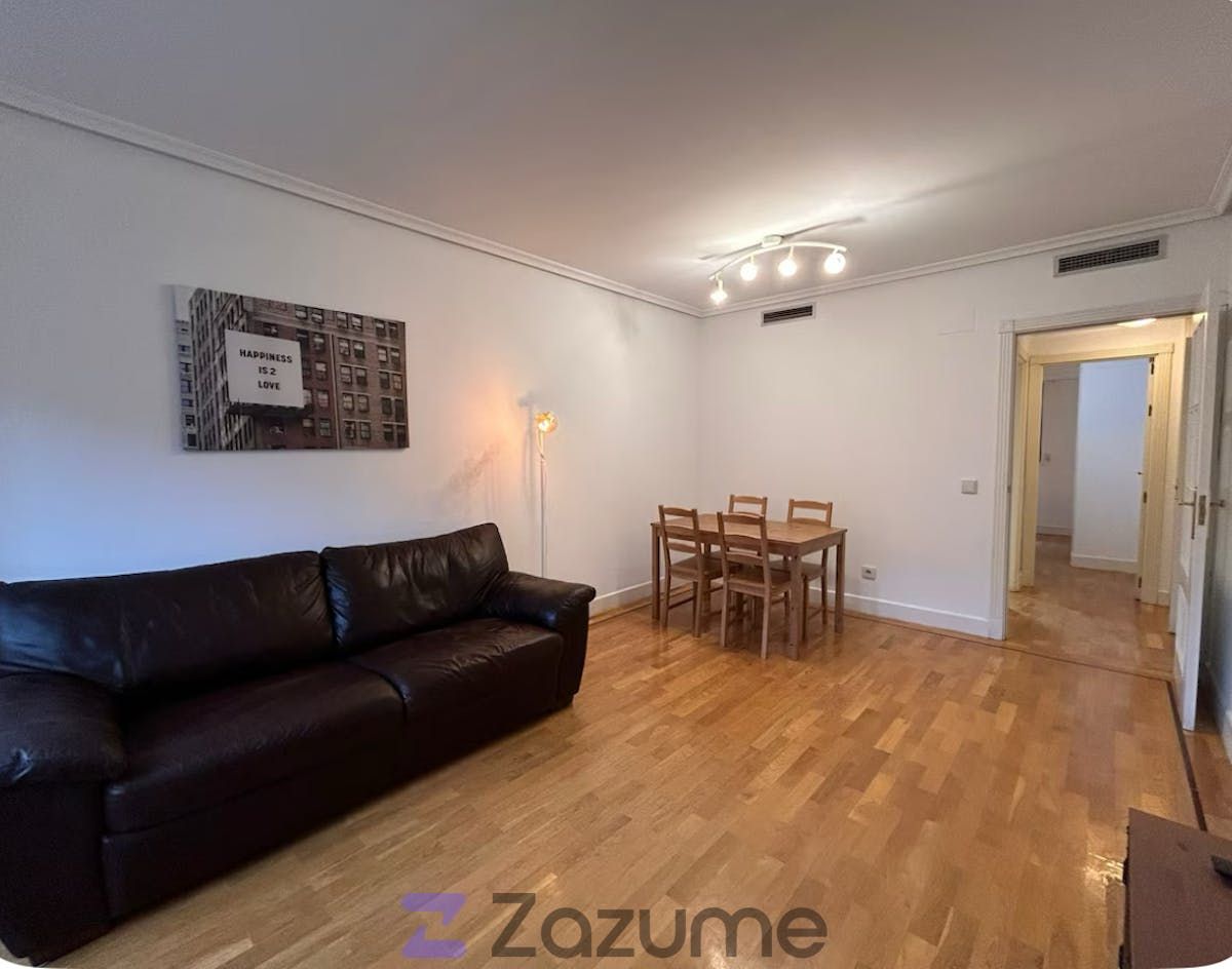 Sala d'estar de Pis de lloguer en  Madrid Capital amb Aire condicionat, Calefacció i Jardí privat