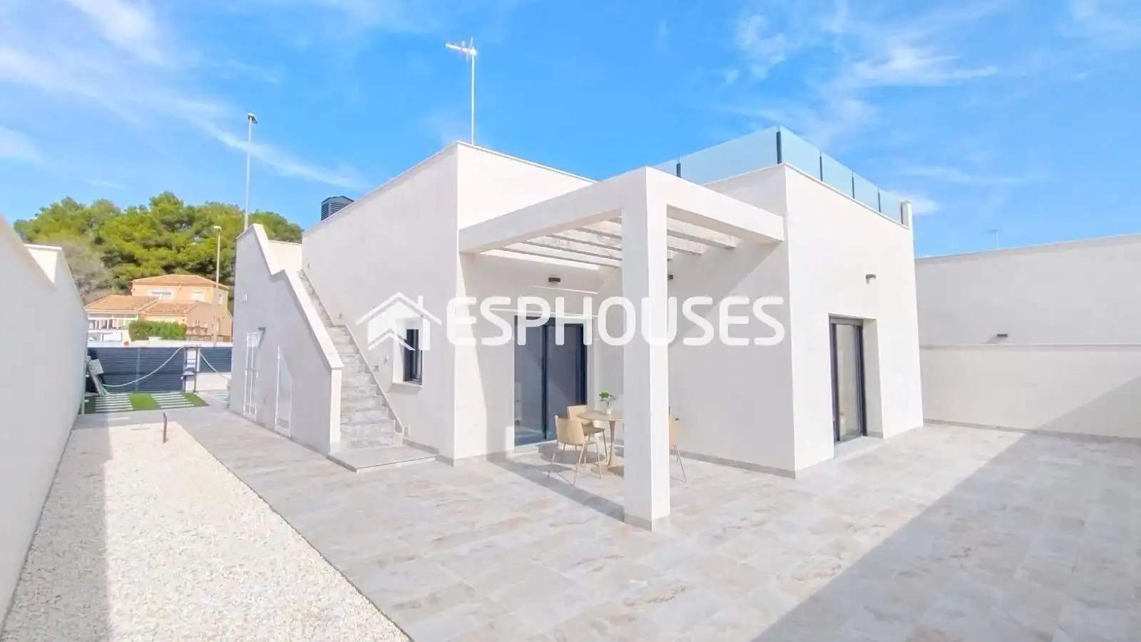 Vista exterior de Casa o xalet en venda en Pilar de la Horadada amb Terrassa, Piscina i Balcó