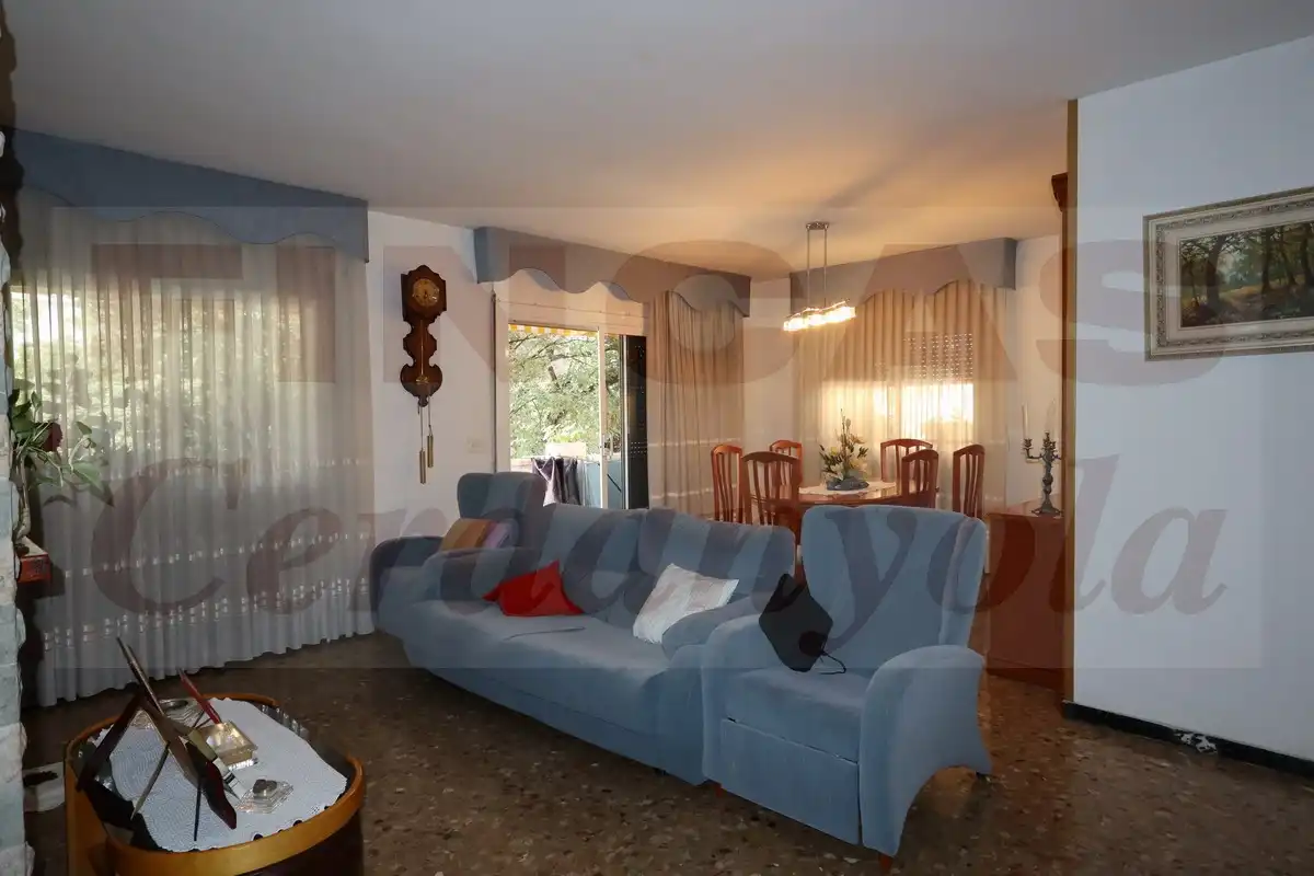 Sala d'estar de Pis en venda en Cerdanyola del Vallès amb Calefacció i Balcó
