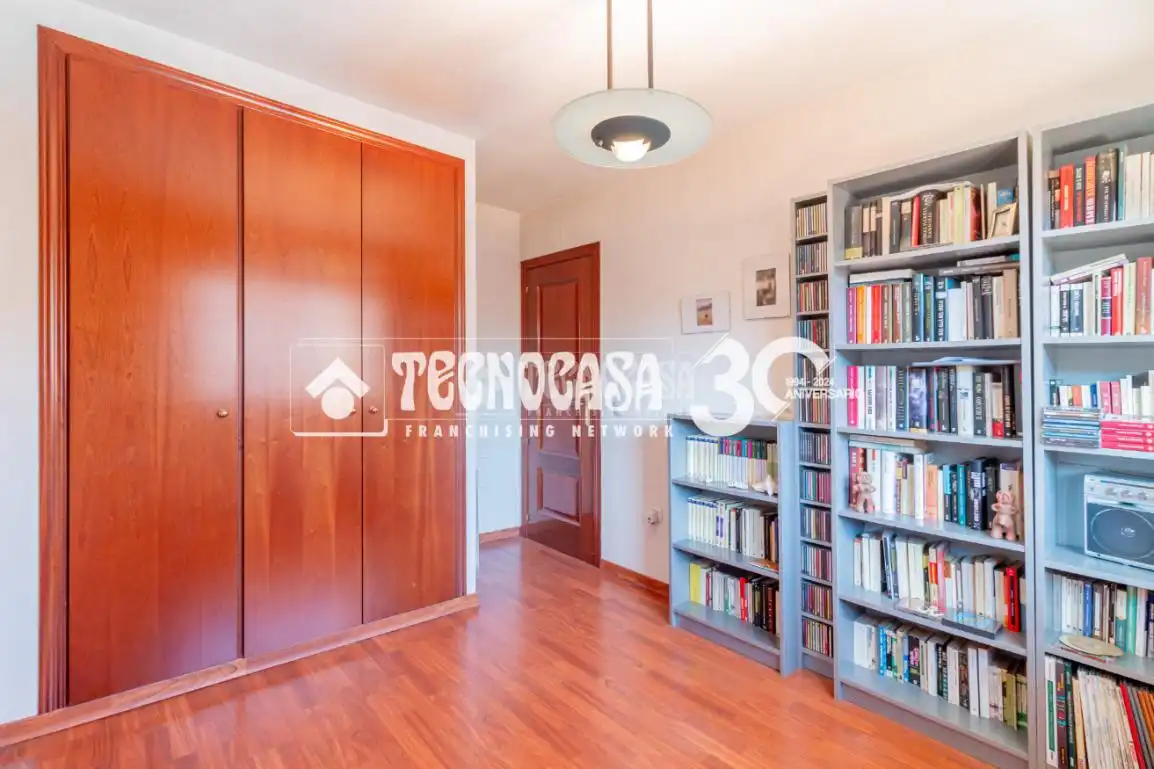 Habitación de Casa adosada en venta en Madrid con Parquet