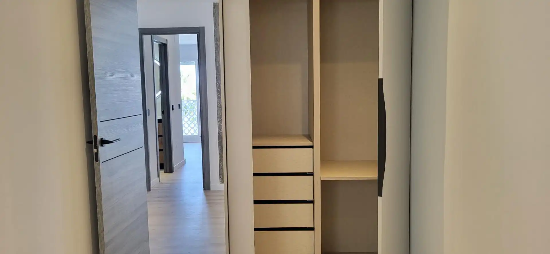 Schlafzimmer von Wohnungen zum Verkauf in Marbella mit Privatgarten und Gemeinschaftspool