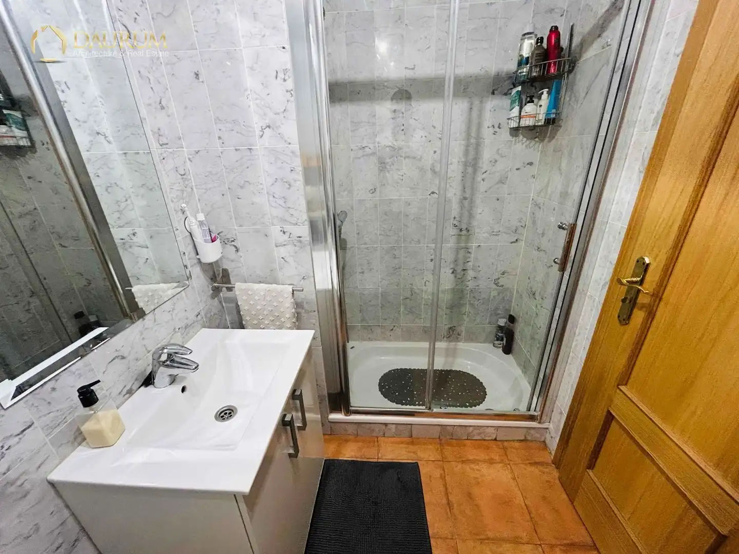 Badezimmer von Einfamilien-Reihenhaus zum Verkauf in Torrox mit Klimaanlage, Heizung und Privatgarten