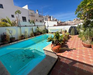 Vista exterior de Casa o xalet en venda en Nerja amb Aire condicionat, Calefacció i Jardí privat