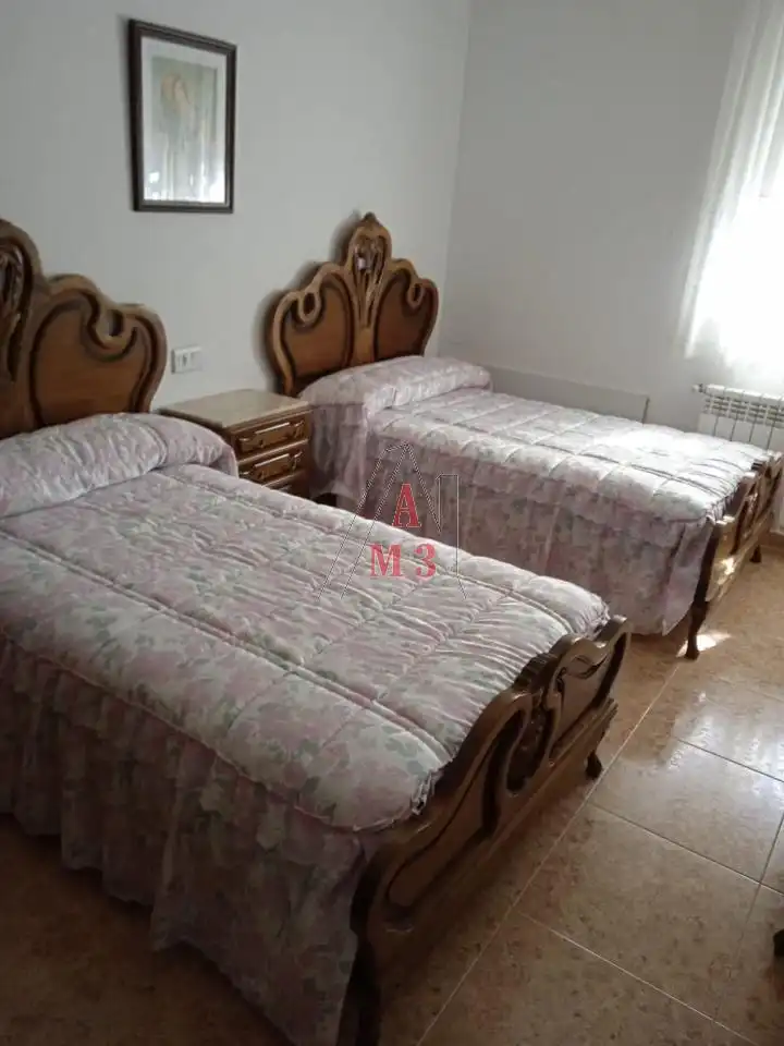Dormitori de Casa o xalet en venda en Luyego amb Calefacció, Jardí privat i Terrassa