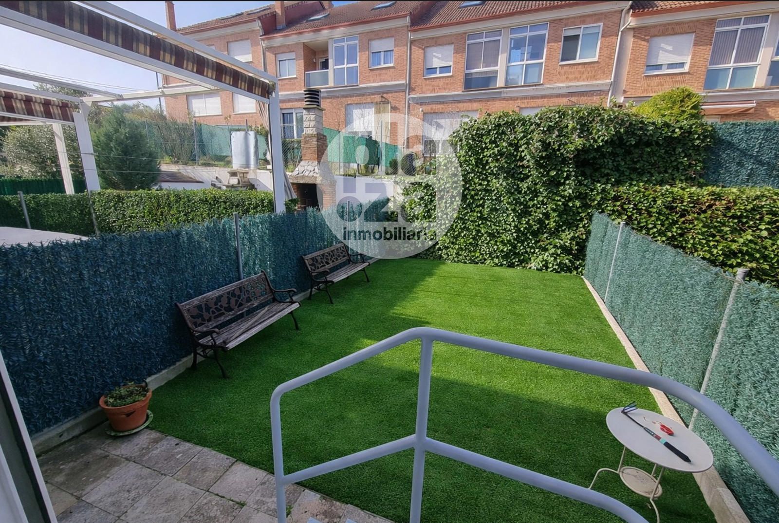 Terrassa de Casa adosada en venda en Burgos Capital amb Calefacció i Jardí privat