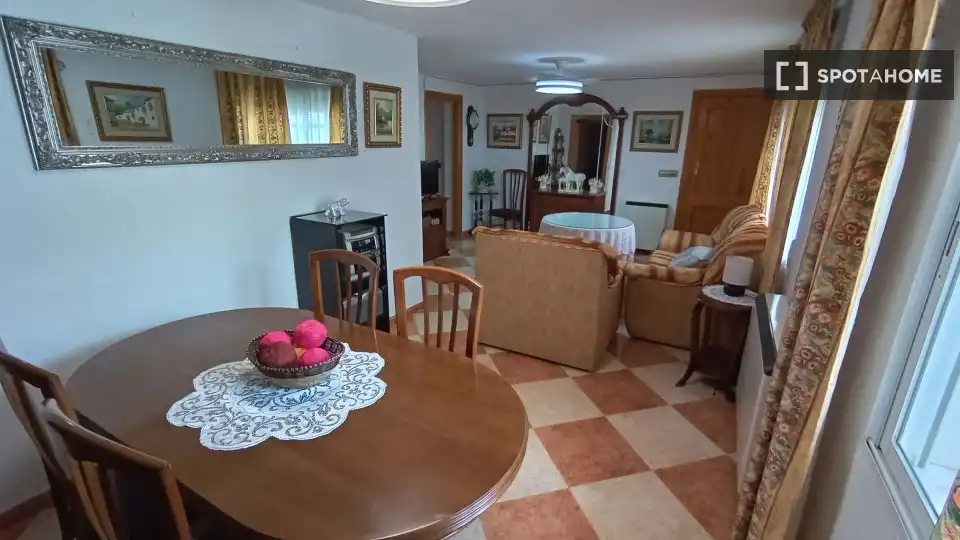 Comedor de Apartamento para compartir en Fuente Vaqueros con Aire acondicionado, Terraza y Amueblado