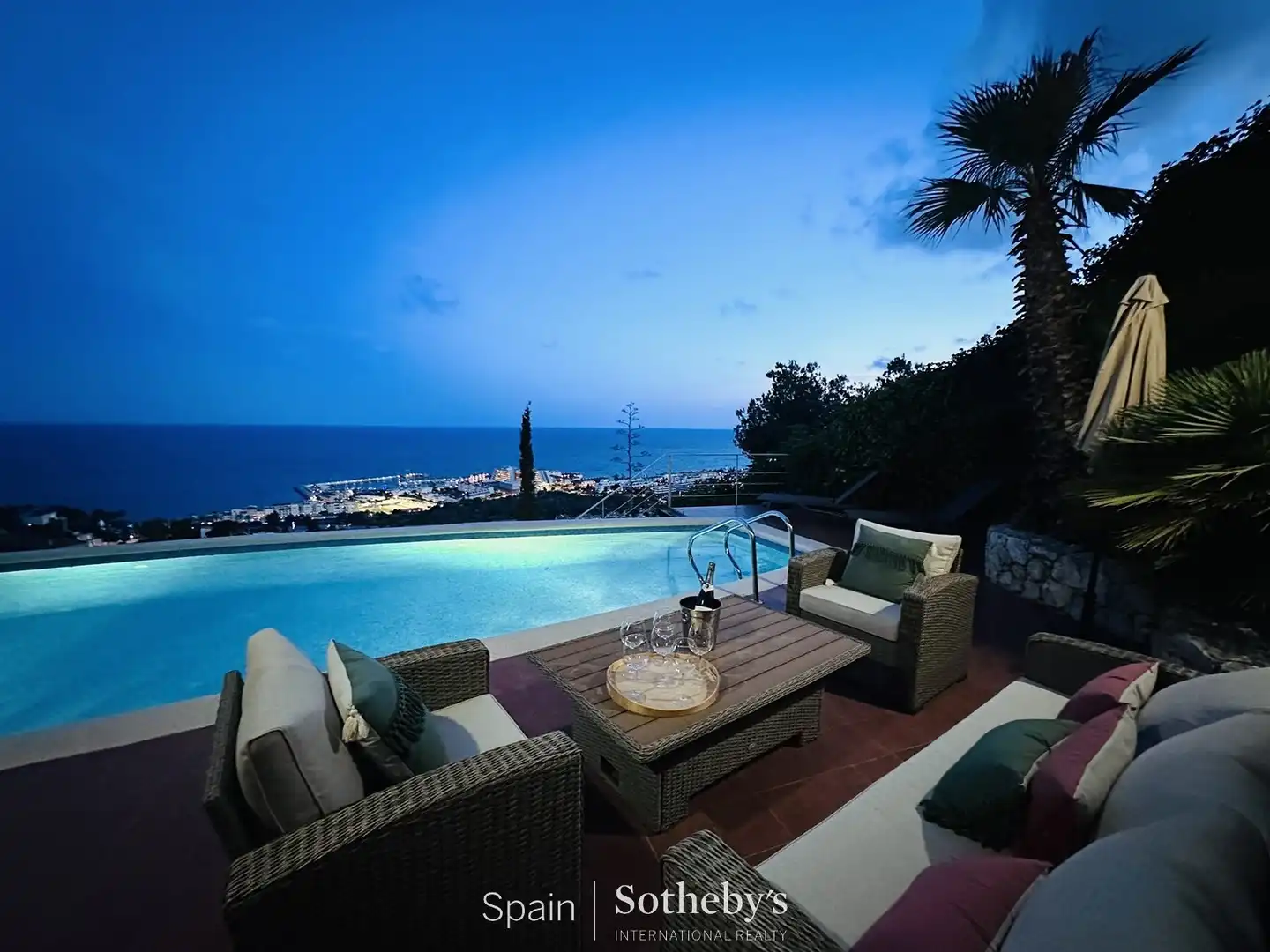 Terrassa de Casa o xalet en venda en Sitges amb Aire condicionat, Calefacció i Jardí privat