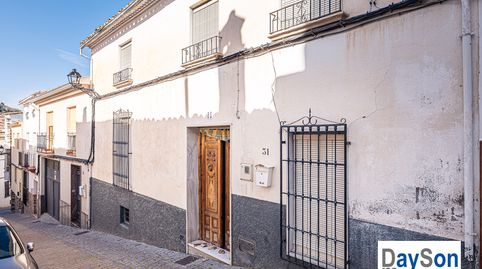 Casa con gran patio cerca del juego pelota.