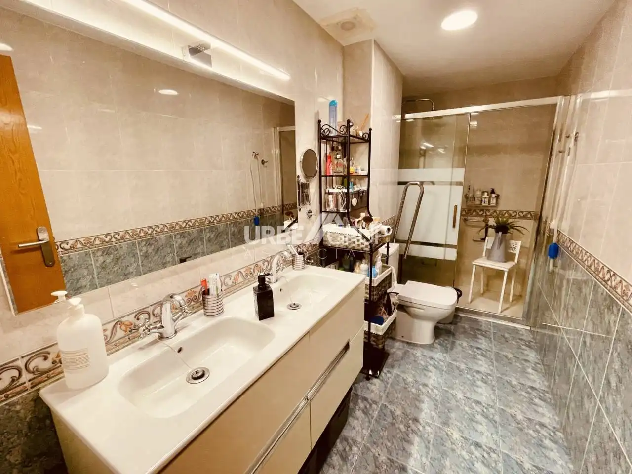 Badezimmer von Wohnung zum Verkauf in Terrassa mit Klimaanlage, Heizung und Privatgarten