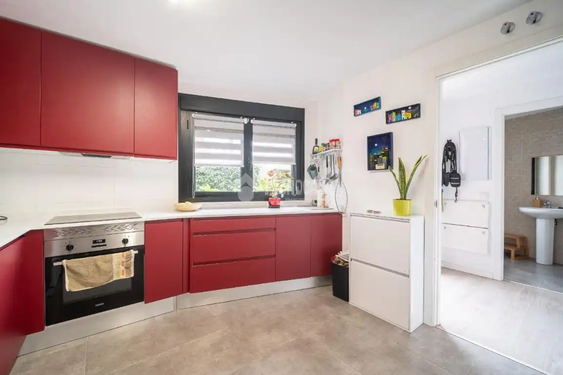 Cocina de Casa adosada en venta en Mejorada del Campo con Alarma y Piscina comunitaria