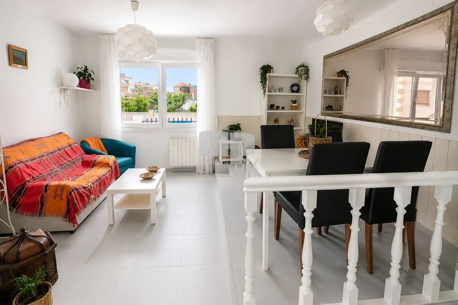 Sala d'estar de Casa o xalet en venda en Cangas  amb Calefacció, Jardí privat i Parquet
