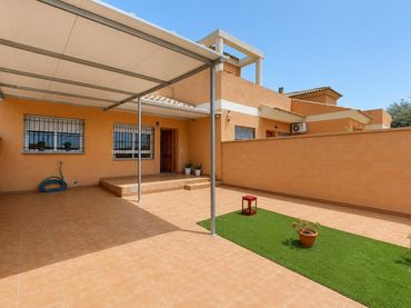 Casa con piscina en venta en GARCETA - POZO ESTRECHO