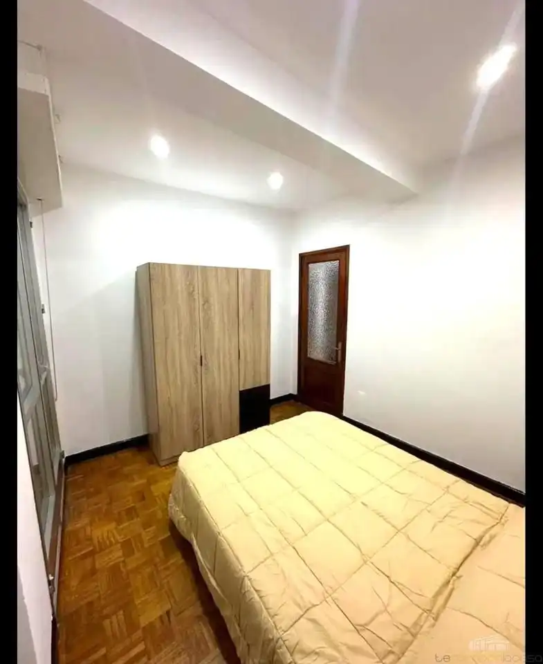 Dormitori de Pis en venda en Ourense Capital  amb Calefacció, Parquet i Terrassa