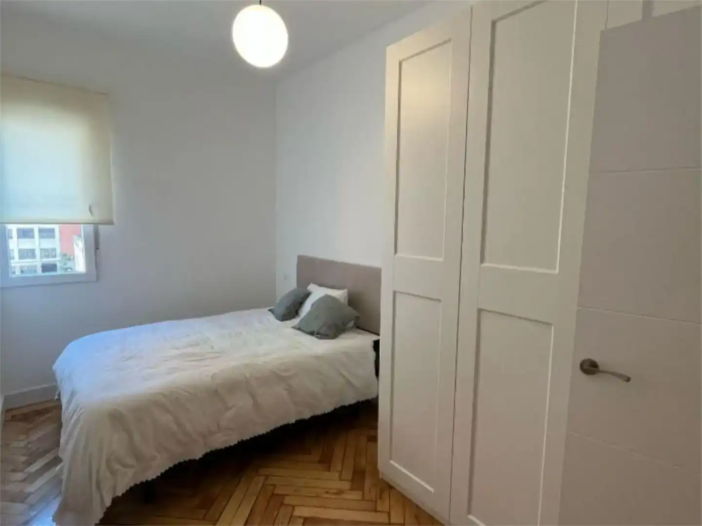 Dormitori de Pis de lloguer en Madrid amb Aire condicionat, Parquet i Moblat