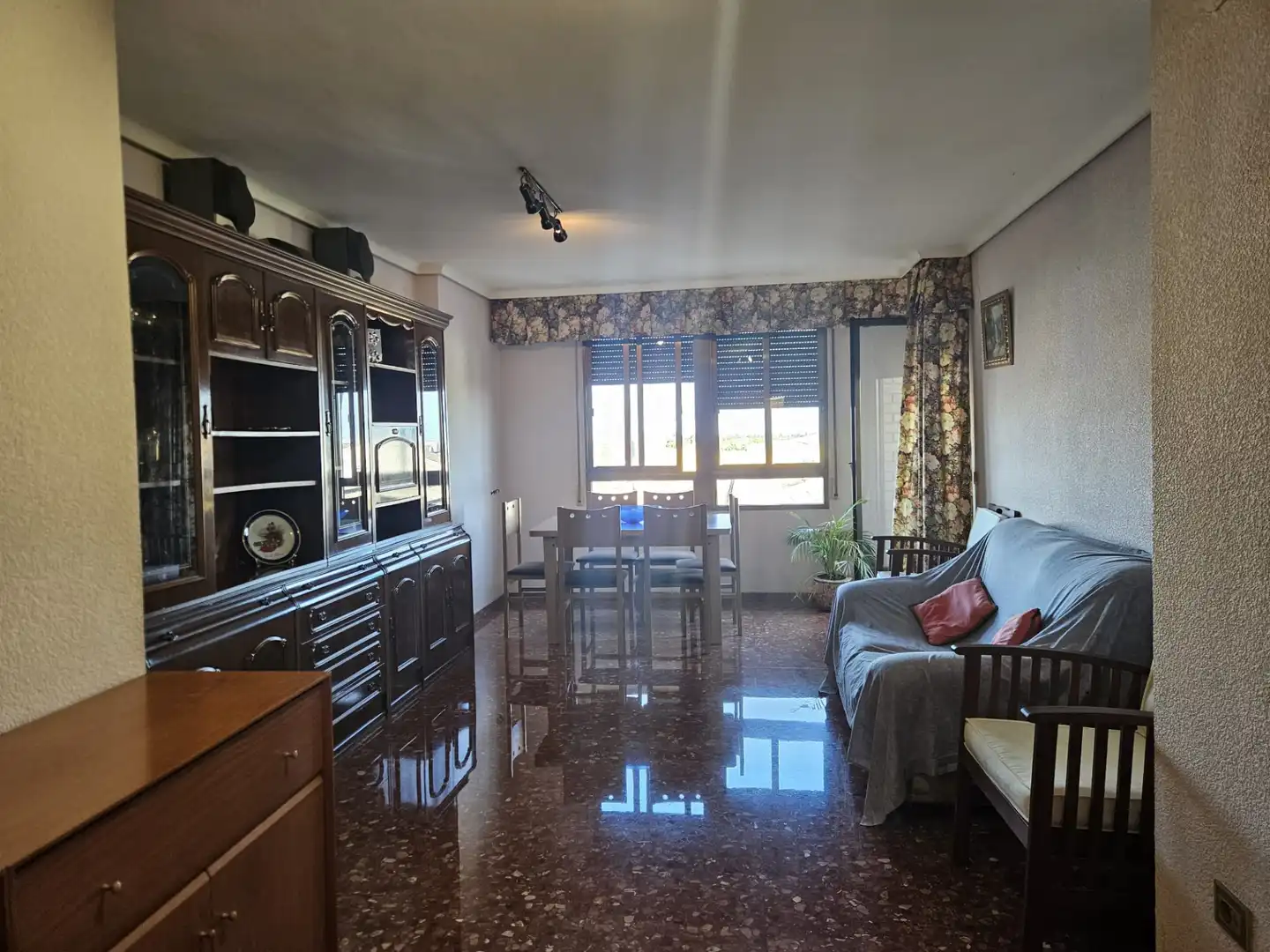 Piso con terraza en venta en Avinguda França