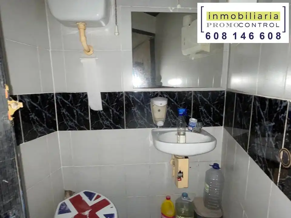 Baño de Local de alquiler en San Mateo de Gállego con Aire acondicionado y Calefacción
