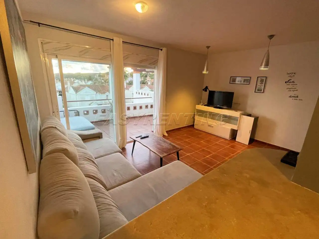 Sala d'estar de Apartament de lloguer en La Alcaidesa amb Terrassa, Moblat i Piscina comunitària
