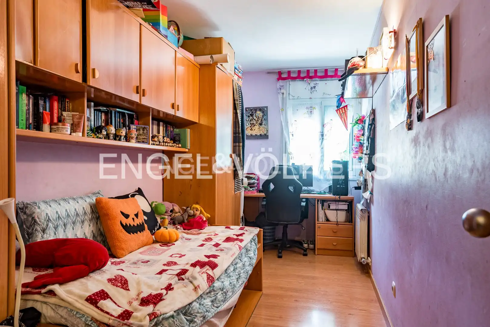 Habitación de Apartamento en venta en Sant Boi de Llobregat con Aire acondicionado, Calefacción y Parquet