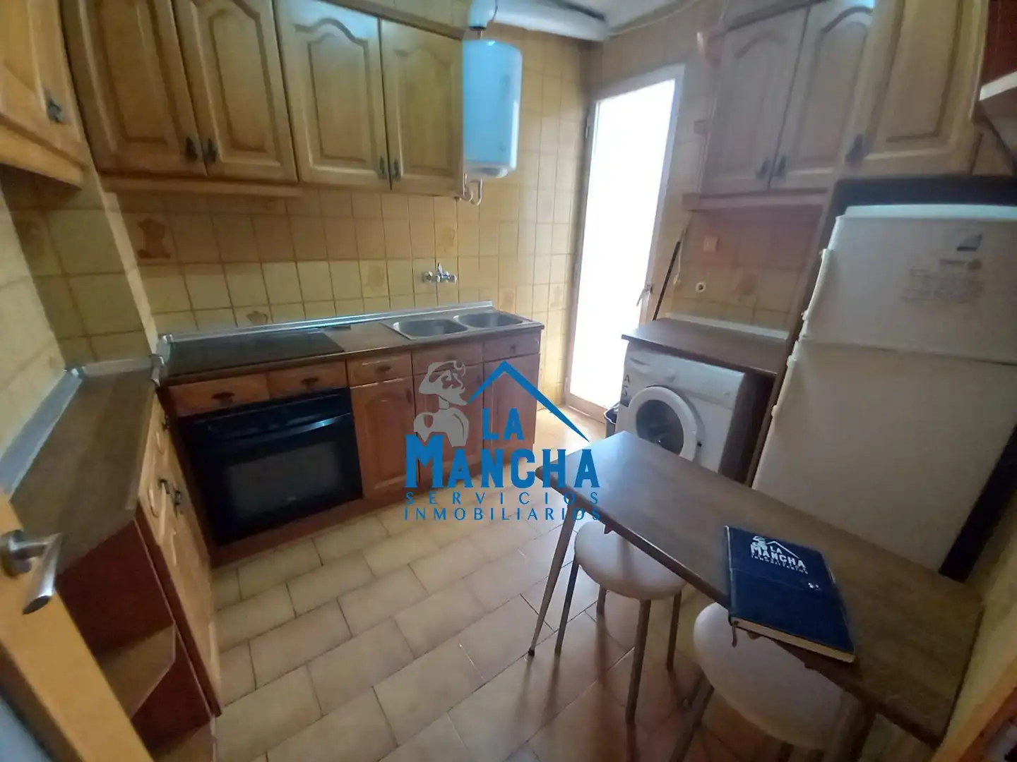Kitchen of Flat for sale in Albacete  with Storage room and Balcony