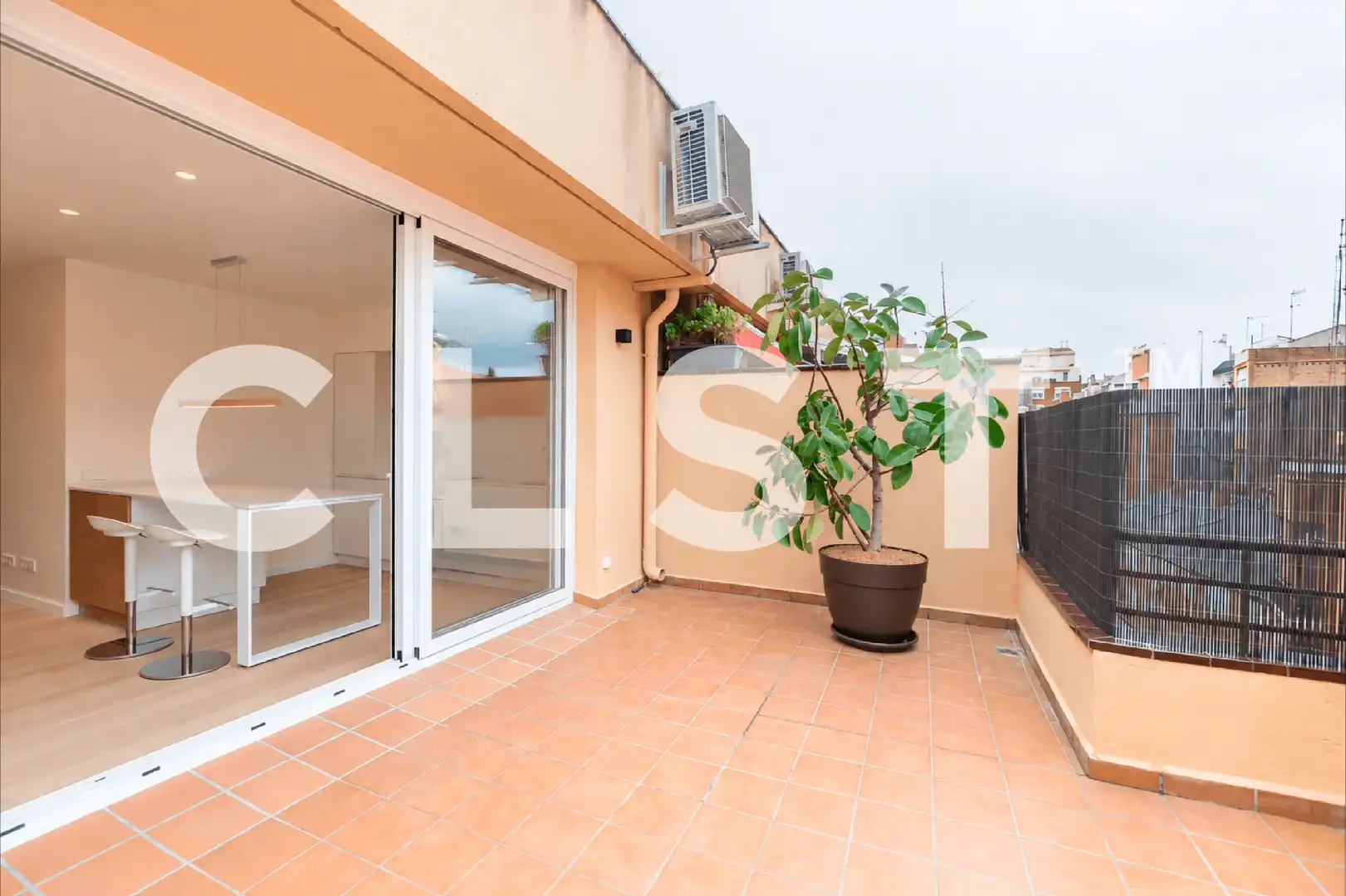 Attic for rent in Carrer de Ballester, El Putget i el Farró