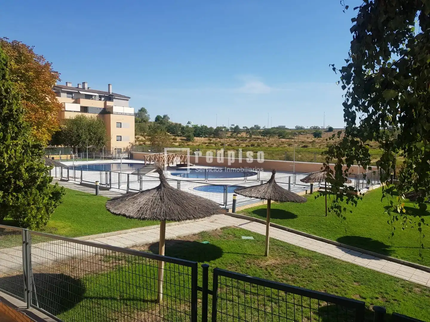 Piscina de Piso en venta en Alcorcón con Aire acondicionado, Calefacción y Jardín privado