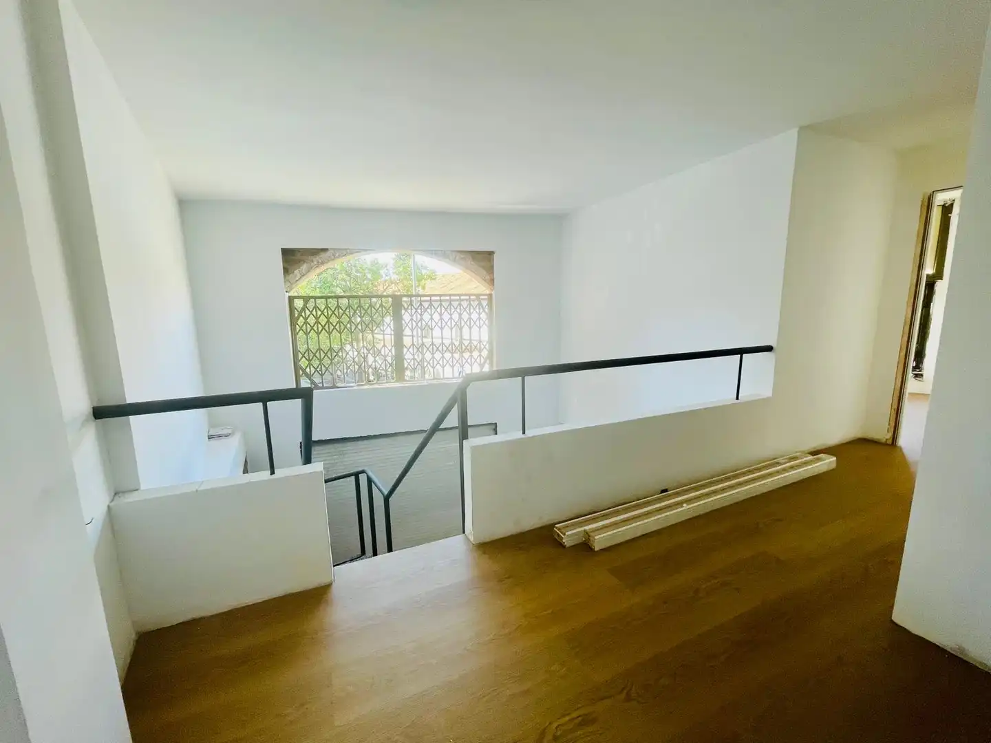 Maisonette zum Verkauf in Badalona mit Klimaanlage, Parkett und Abstellraum