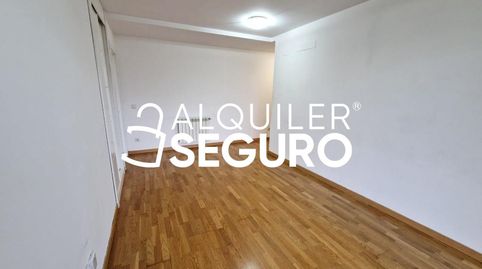 Foto 4 de Piso de alquiler en Del Pino Canario, Campamento, Madrid Capital