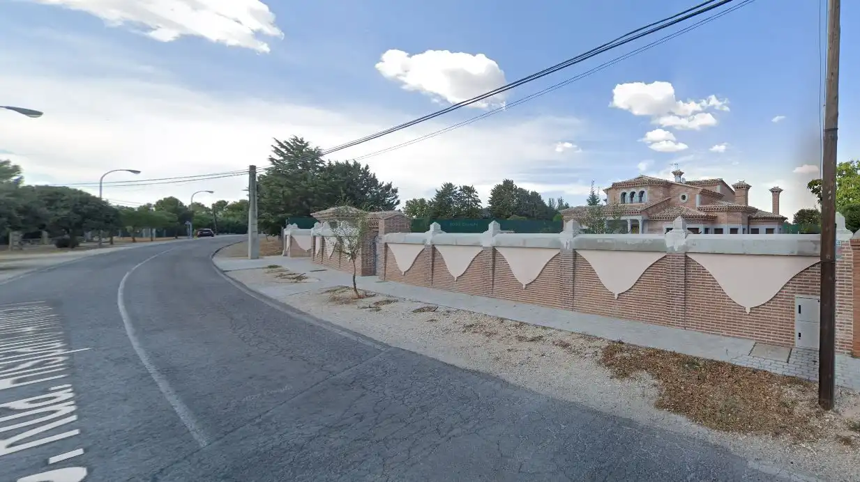 Vista exterior de Casa o chalet en venta en Nuevo Baztán con Terraza, Trastero y Balcón