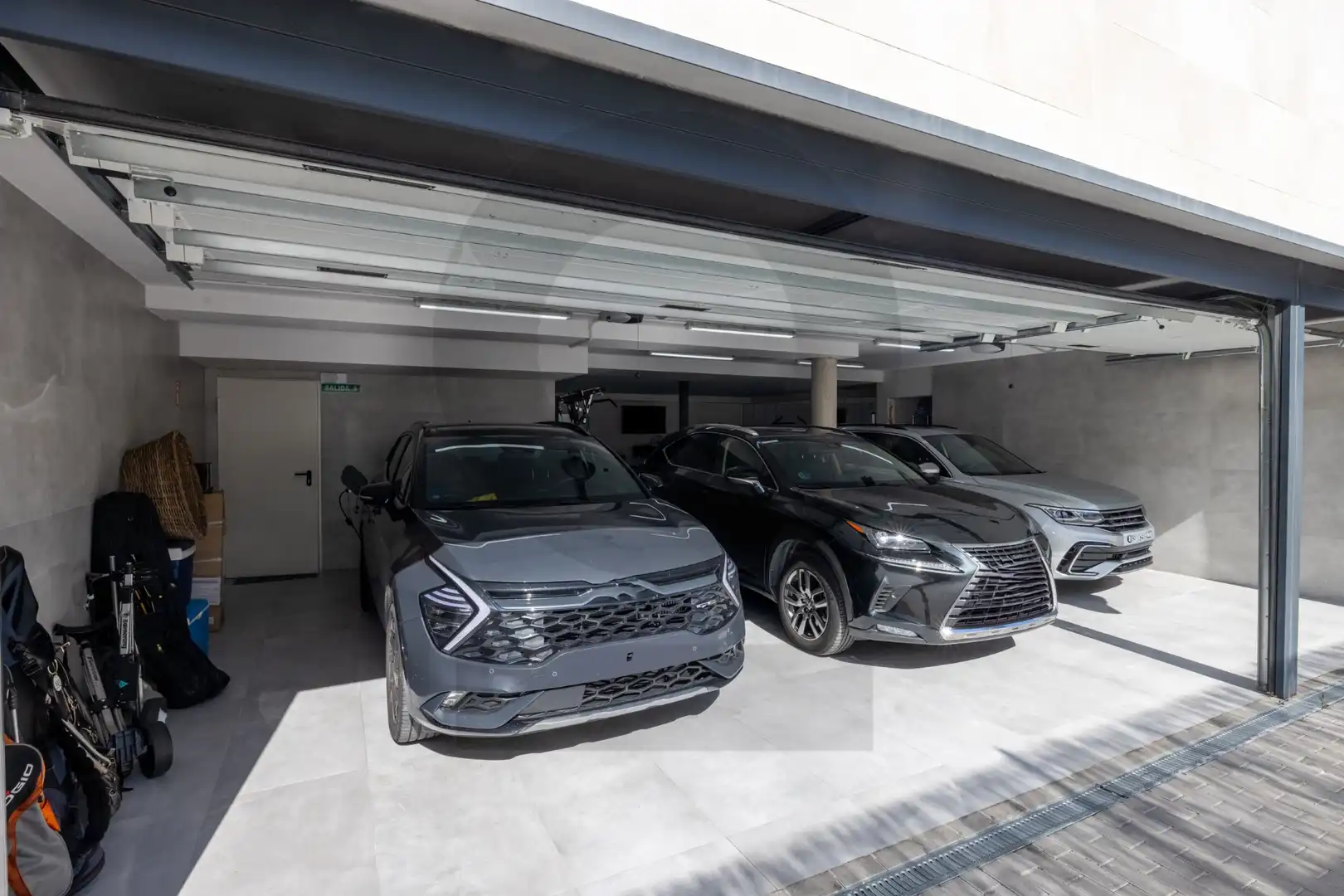 Parking de Casa o chalet en venta en Majadahonda con Aire acondicionado, Calefacción y Jardín privado