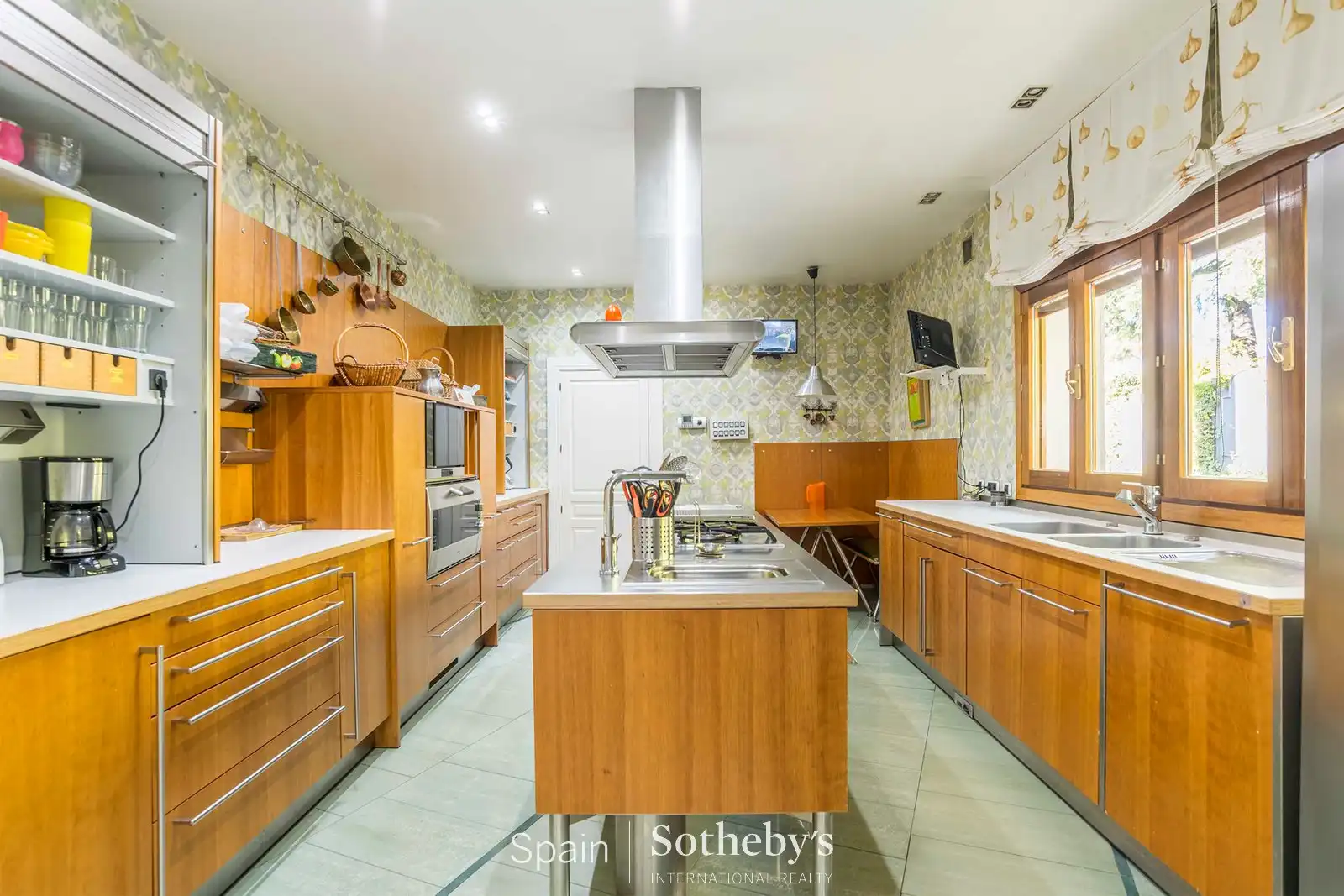 Cocina de Casa o chalet en venta en Madrid con Calefacción, Jardín privado y Piscina