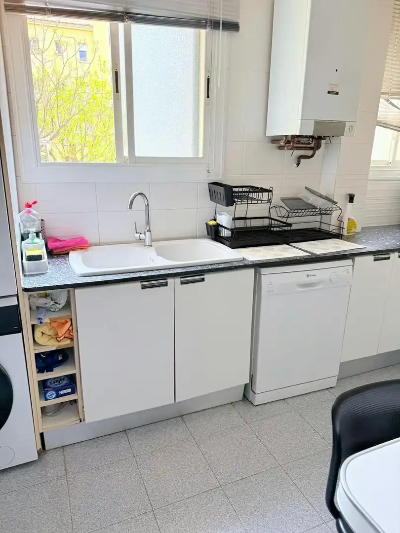 Cocina de Piso para compartir en Barcelona con Lavadora