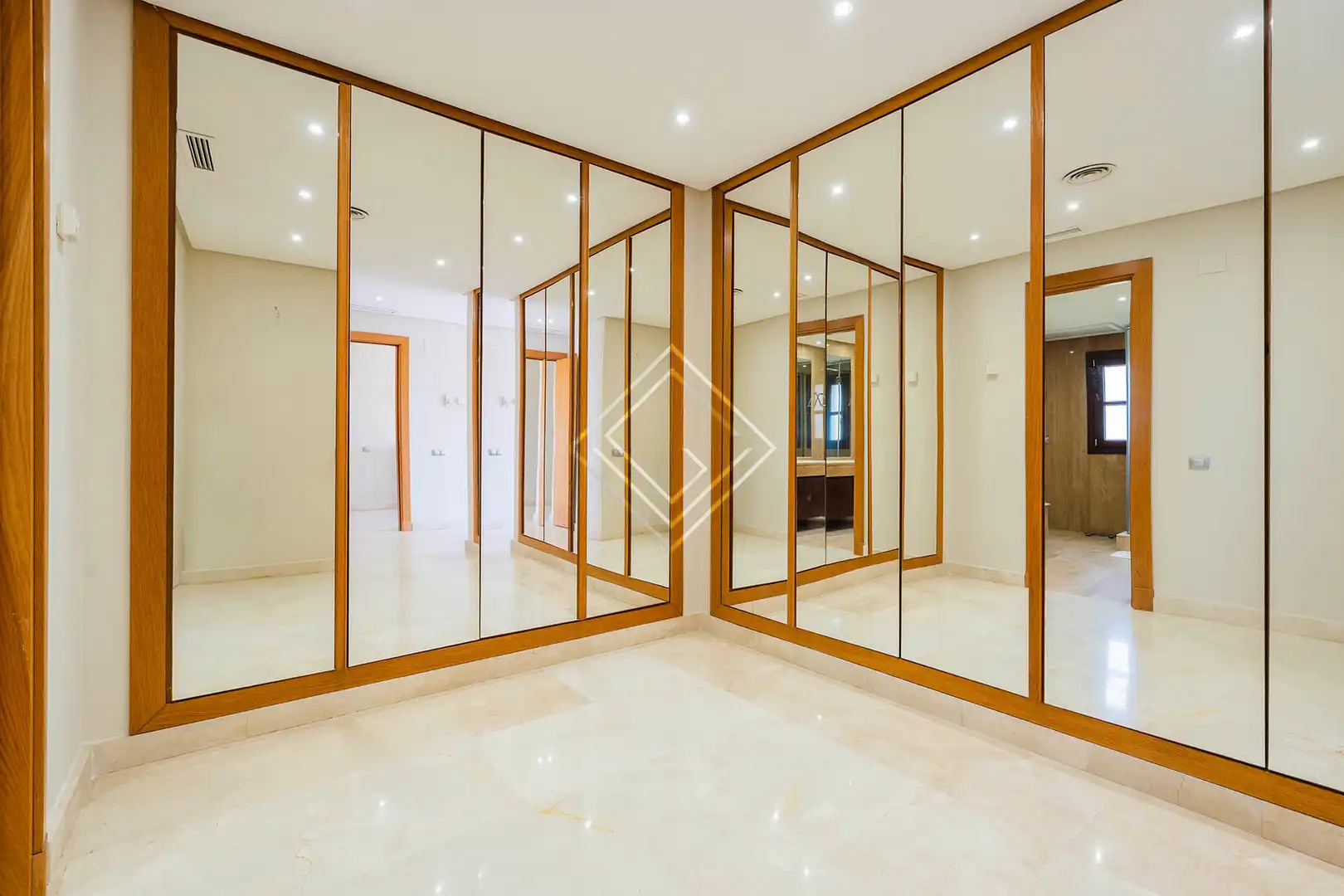 Chalet con piscina en venta en Milla de Oro, imagen 14