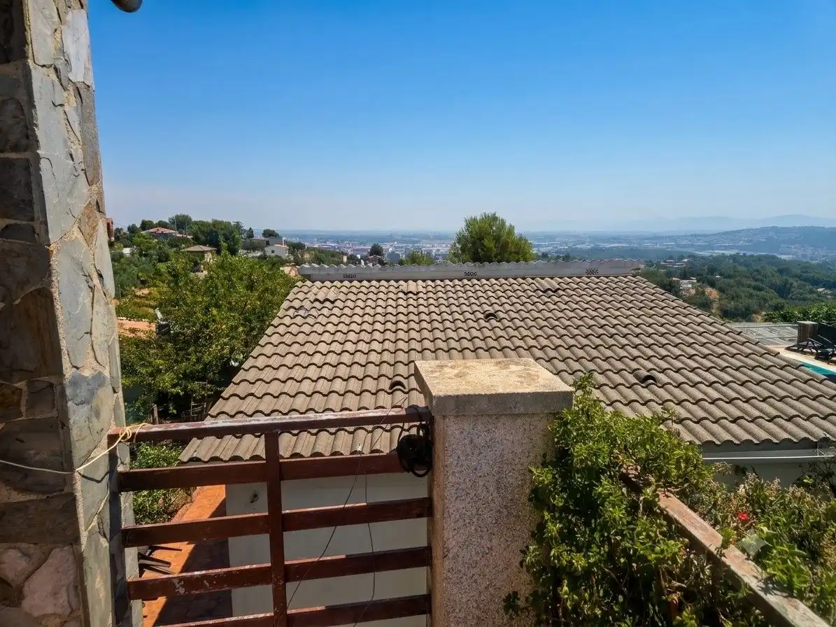 Vista exterior de Edificio en venta en Terrassa